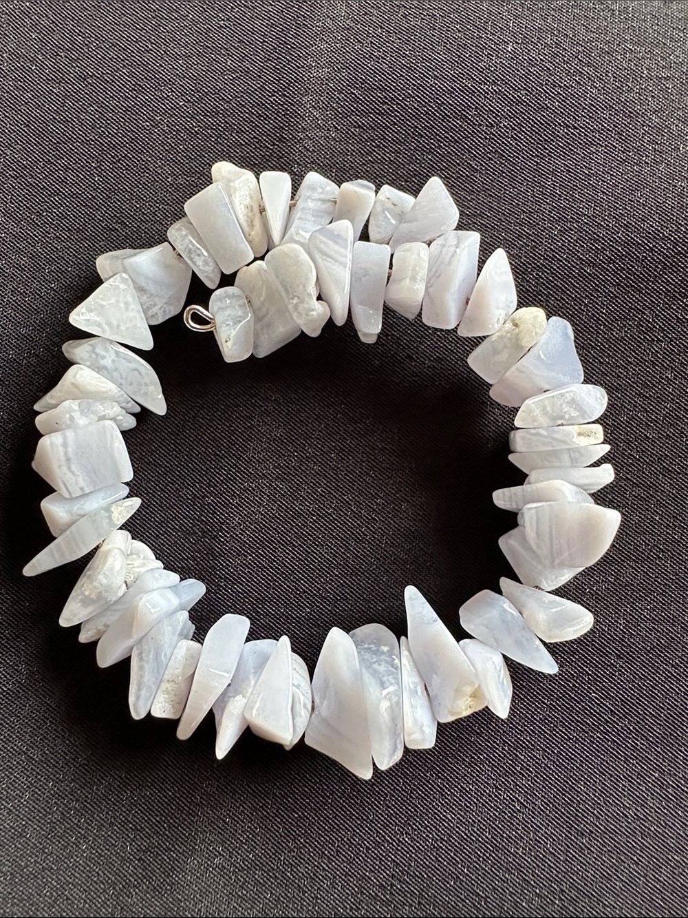 Blue lace agate EUC bracelet. Genuine tumbled gemstone chips on memory wire